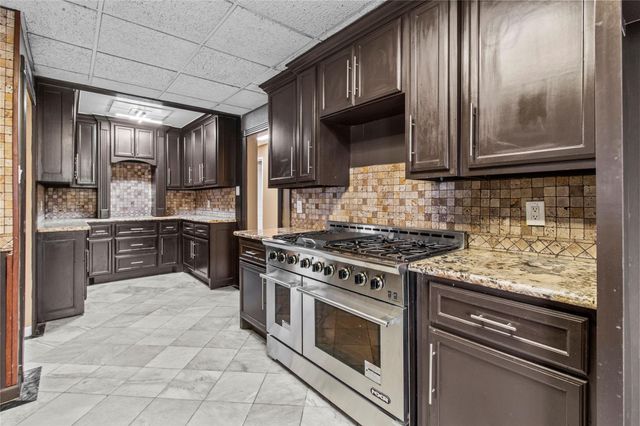 505 S Burnett Drive, Baytown, TX 77520