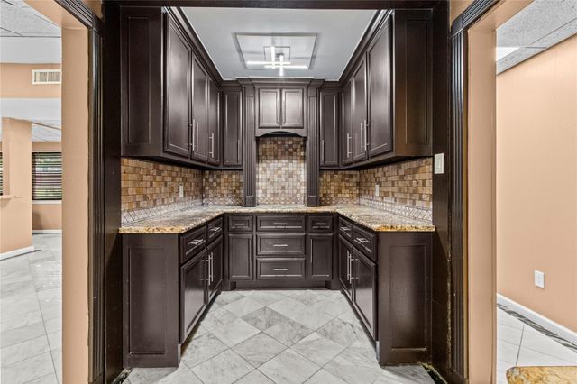 505 S Burnett Drive, Baytown, TX 77520