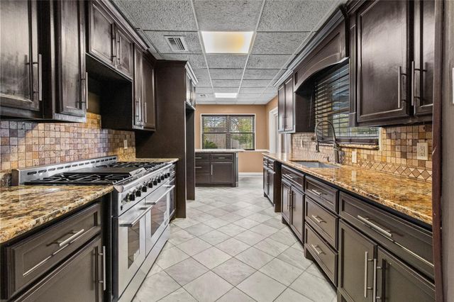 505 S Burnett Drive, Baytown, TX 77520