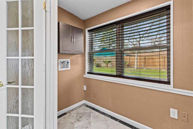 505 S Burnett Drive, Baytown, TX 77520