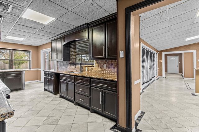 505 S Burnett Drive, Baytown, TX 77520