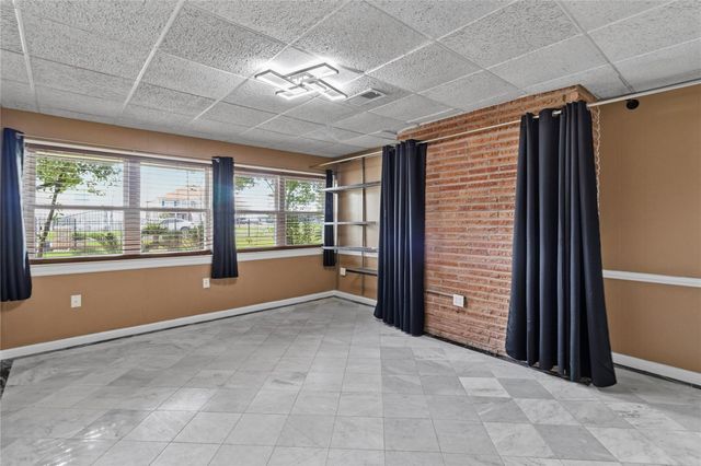 505 S Burnett Drive, Baytown, TX 77520