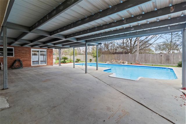 505 S Burnett Drive, Baytown, TX 77520