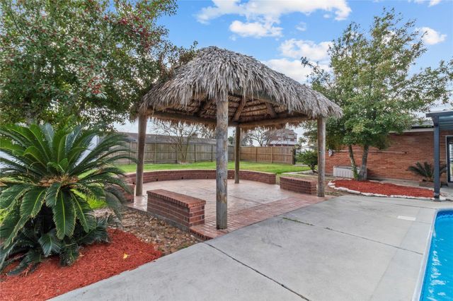 505 S Burnett Drive, Baytown, TX 77520