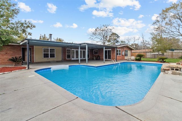 505 S Burnett Drive, Baytown, TX 77520