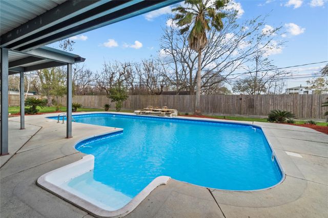 505 S Burnett Drive, Baytown, TX 77520