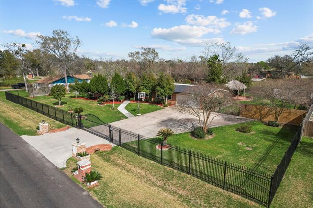 505 S Burnett Drive, Baytown, TX 77520