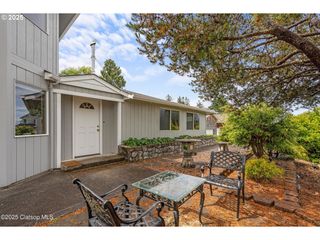 2155 MAPLE St, Seaside, OR 97138