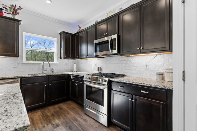 229 Stonewall Dr, Columbia, TN 38401