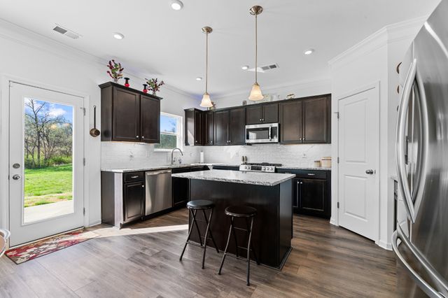 229 Stonewall Dr, Columbia, TN 38401