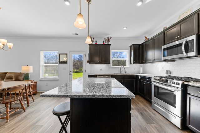 229 Stonewall Dr, Columbia, TN 38401