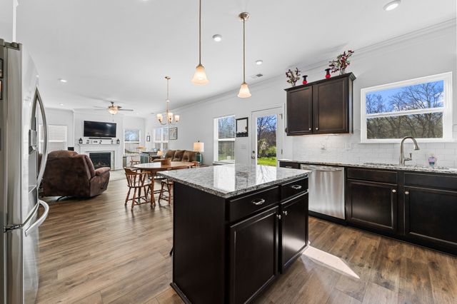 229 Stonewall Dr, Columbia, TN 38401