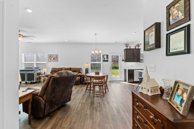 229 Stonewall Dr, Columbia, TN 38401