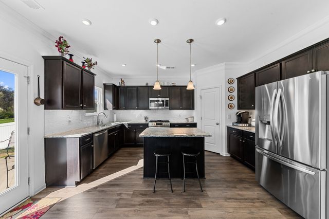 229 Stonewall Dr, Columbia, TN 38401