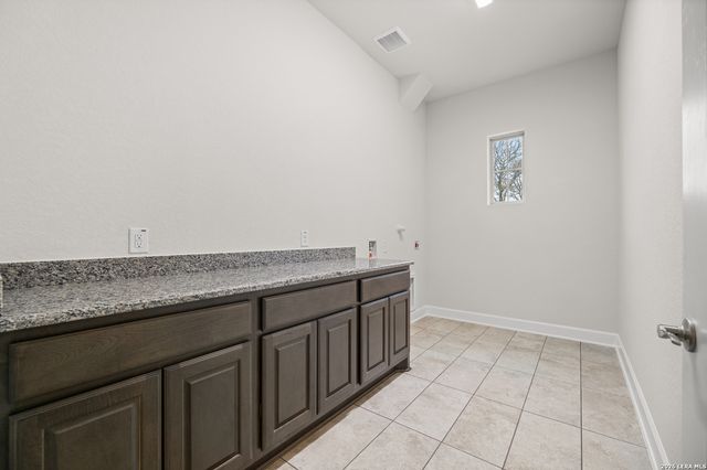 649 Legend Park, Castroville, TX 78009