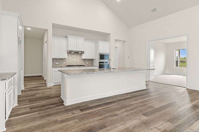 649 Legend Park, Castroville, TX 78009