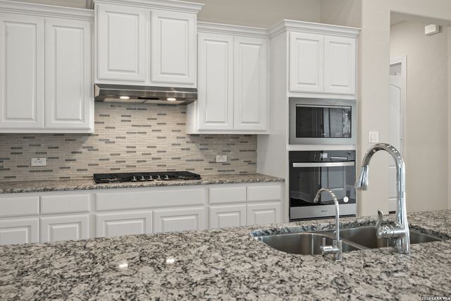 649 Legend Park, Castroville, TX 78009