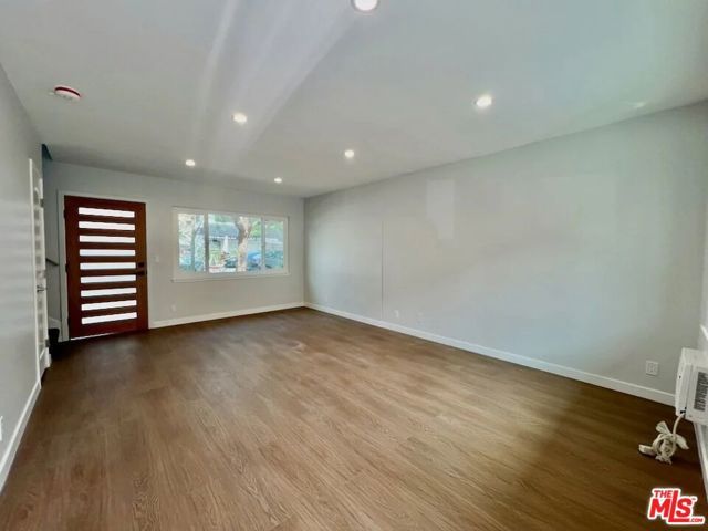 903 S Barrington Avenue, Los Angeles, CA 90049
