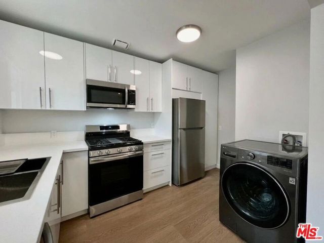 903 S Barrington Avenue, Los Angeles, CA 90049