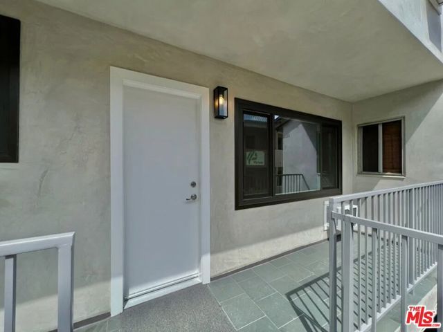 903 S Barrington Avenue, Los Angeles, CA 90049