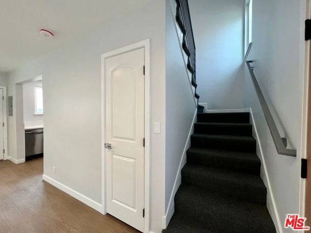 903 S Barrington Avenue, Los Angeles, CA 90049
