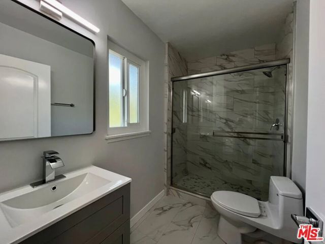 903 S Barrington Avenue, Los Angeles, CA 90049