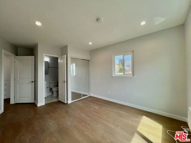 903 S Barrington Avenue, Los Angeles, CA 90049