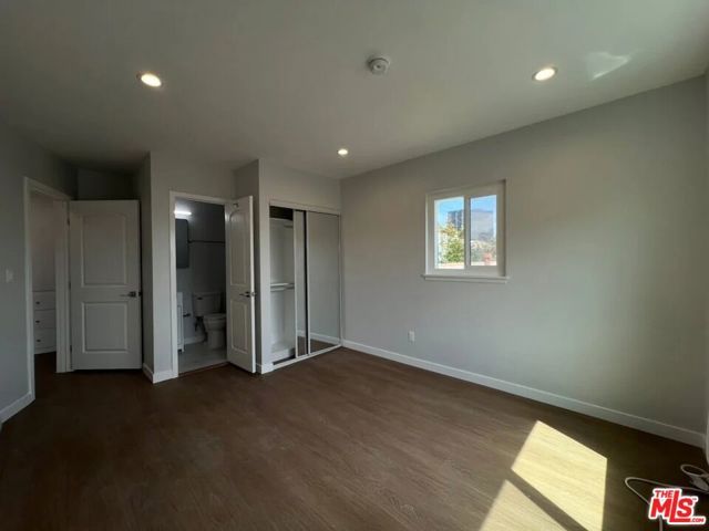 903 S Barrington Avenue, Los Angeles, CA 90049
