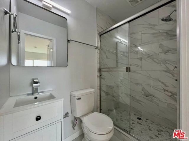 903 S Barrington Avenue, Los Angeles, CA 90049