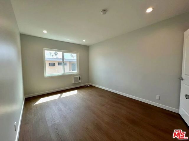 903 S Barrington Avenue, Los Angeles, CA 90049