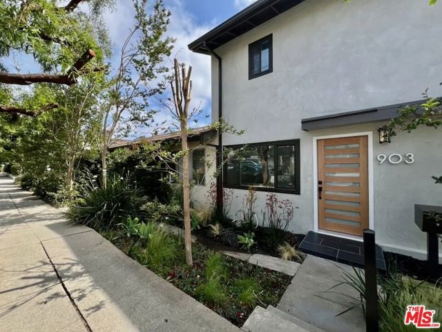 903 S Barrington Avenue, Los Angeles, CA 90049