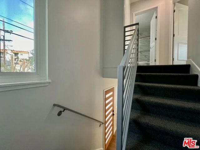 903 S Barrington Avenue, Los Angeles, CA 90049