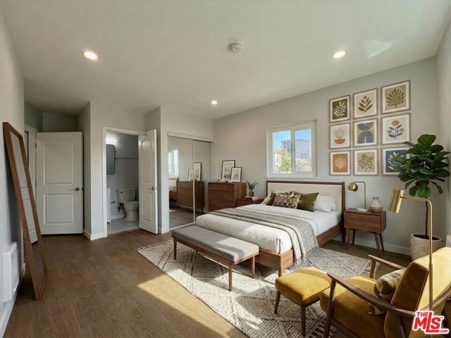 903 S Barrington Avenue, Los Angeles, CA 90049