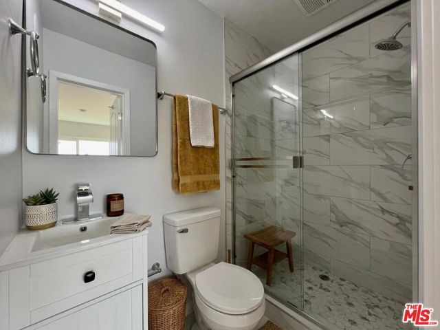 903 S Barrington Avenue, Los Angeles, CA 90049