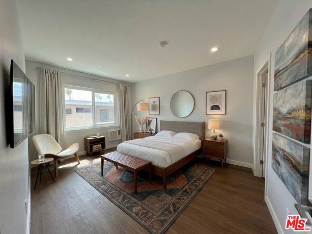 903 S Barrington Avenue, Los Angeles, CA 90049