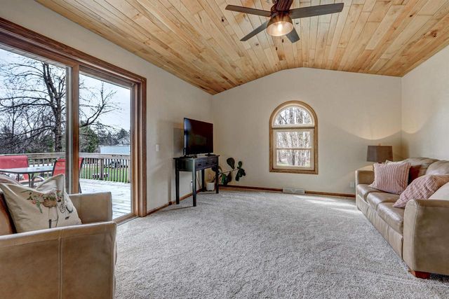 8599 WINNCREST ROAD, Neenah, WI 54956