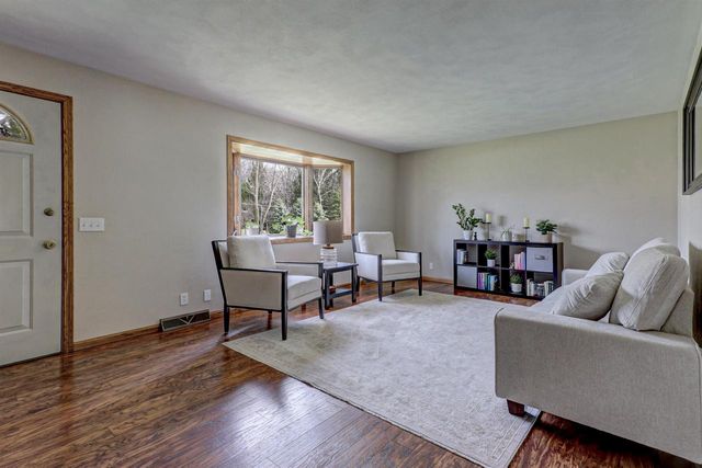 8599 WINNCREST ROAD, Neenah, WI 54956