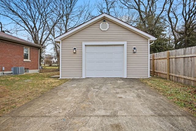 300 E Maple Street, Nicholasville, KY 40356