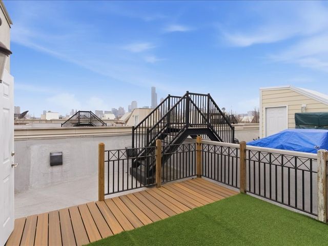 842 W 15th Place, Chicago, IL 60608