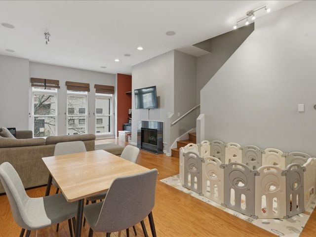 842 W 15th Place, Chicago, IL 60608