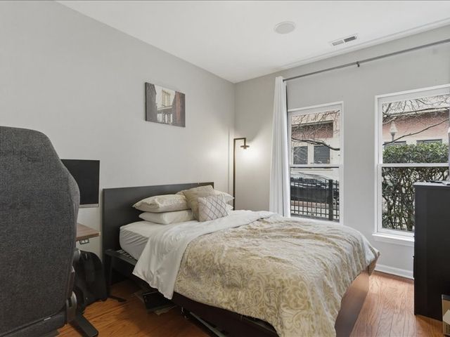 842 W 15th Place, Chicago, IL 60608