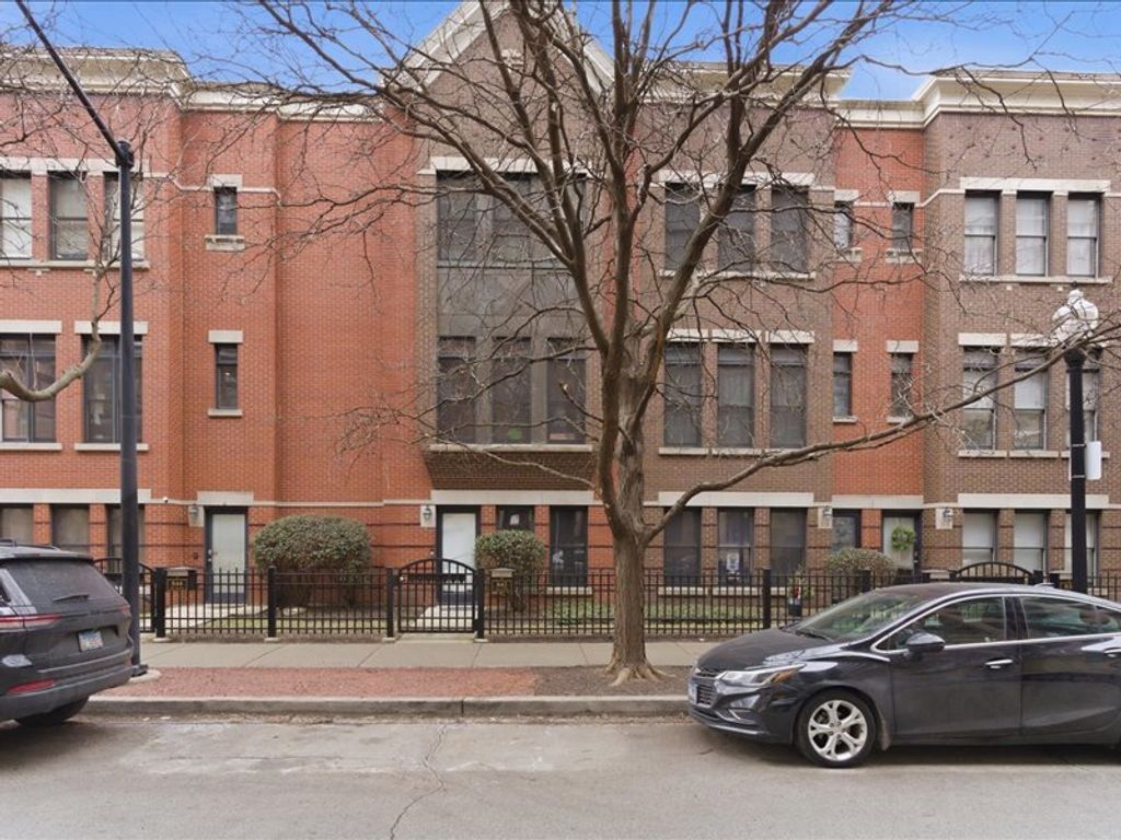 842 W 15th Place, Chicago, IL 60608