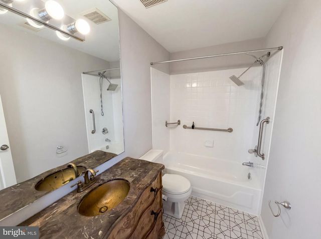 724 13TH ST NE, Washington, DC 20002