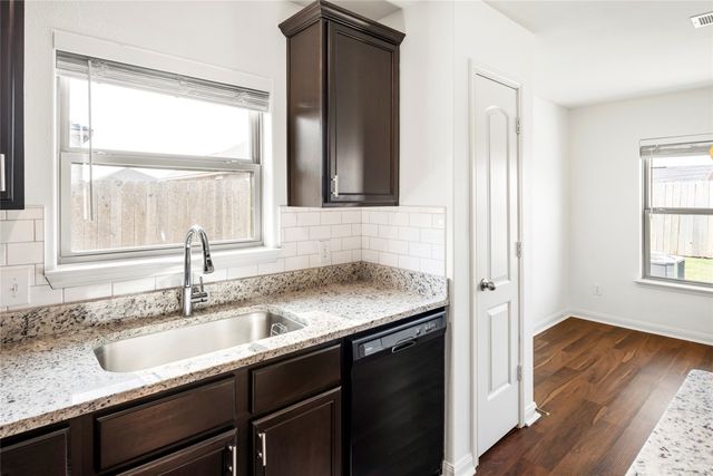 4014 Lakeview Drive, Sanger, TX 76266