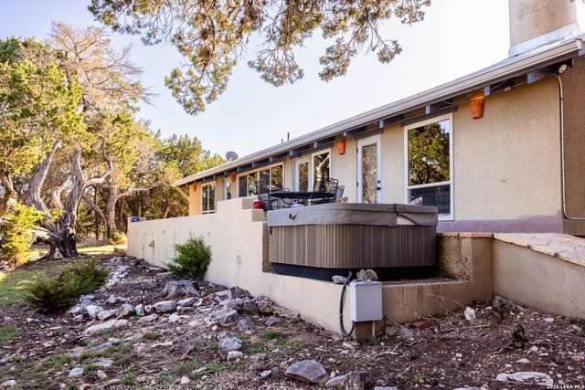 193 Rim Rock Circle W, Hunt, TX 78024