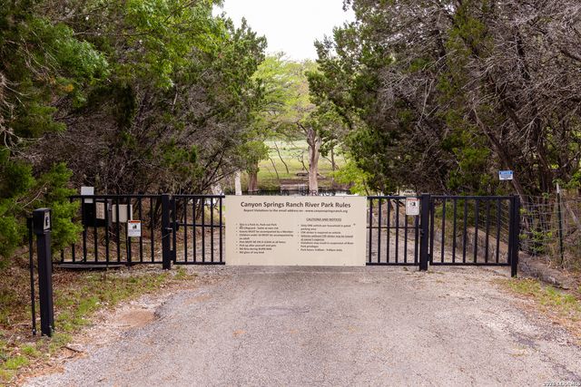 193 Rim Rock Circle W, Hunt, TX 78024