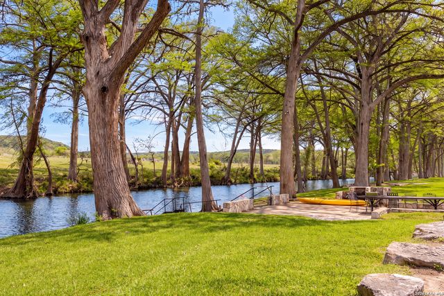 193 Rim Rock Circle W, Hunt, TX 78024