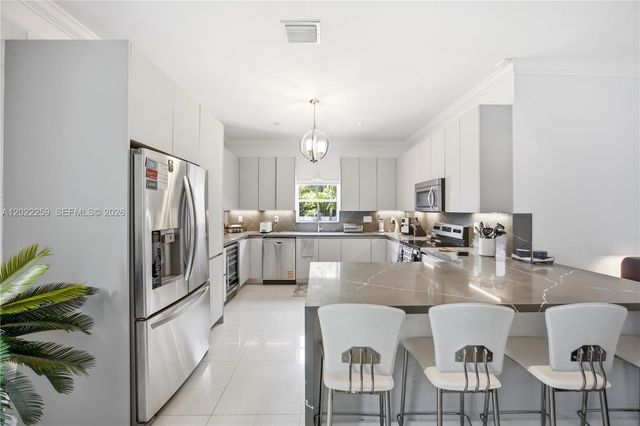 105 NE 28th Ct, Wilton Manors, FL 33334