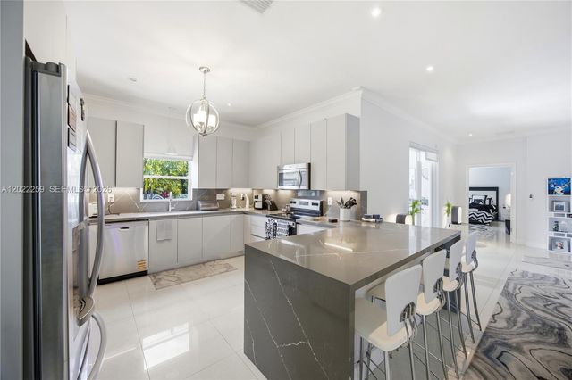 105 NE 28th Ct, Wilton Manors, FL 33334