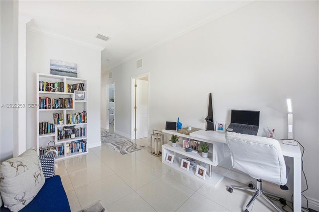 105 NE 28th Ct, Wilton Manors, FL 33334